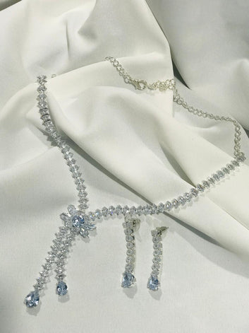 PENDANT WITH EARRINGS