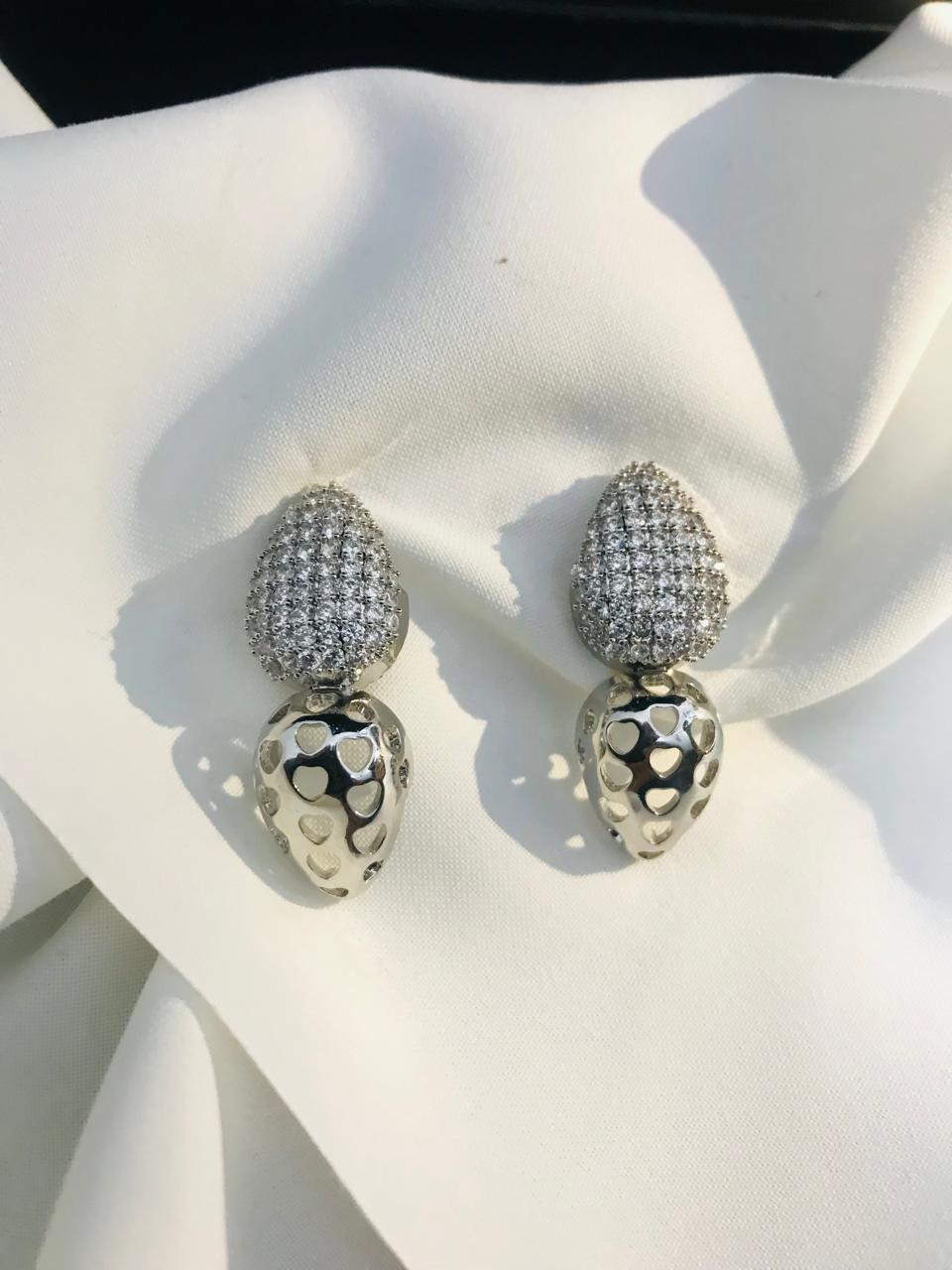 OVAL SILVER EARRINGS