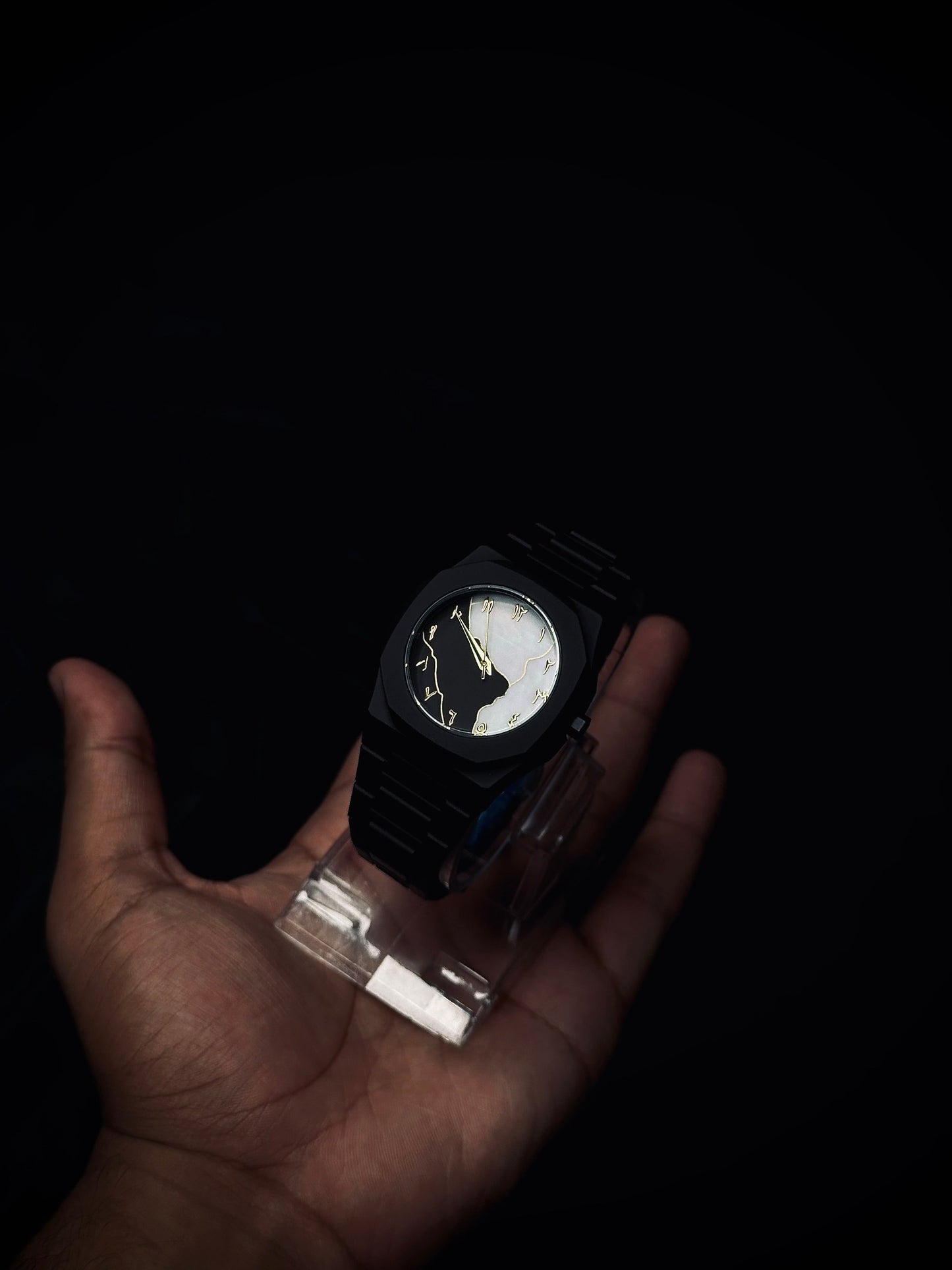 black-aura-watch-front